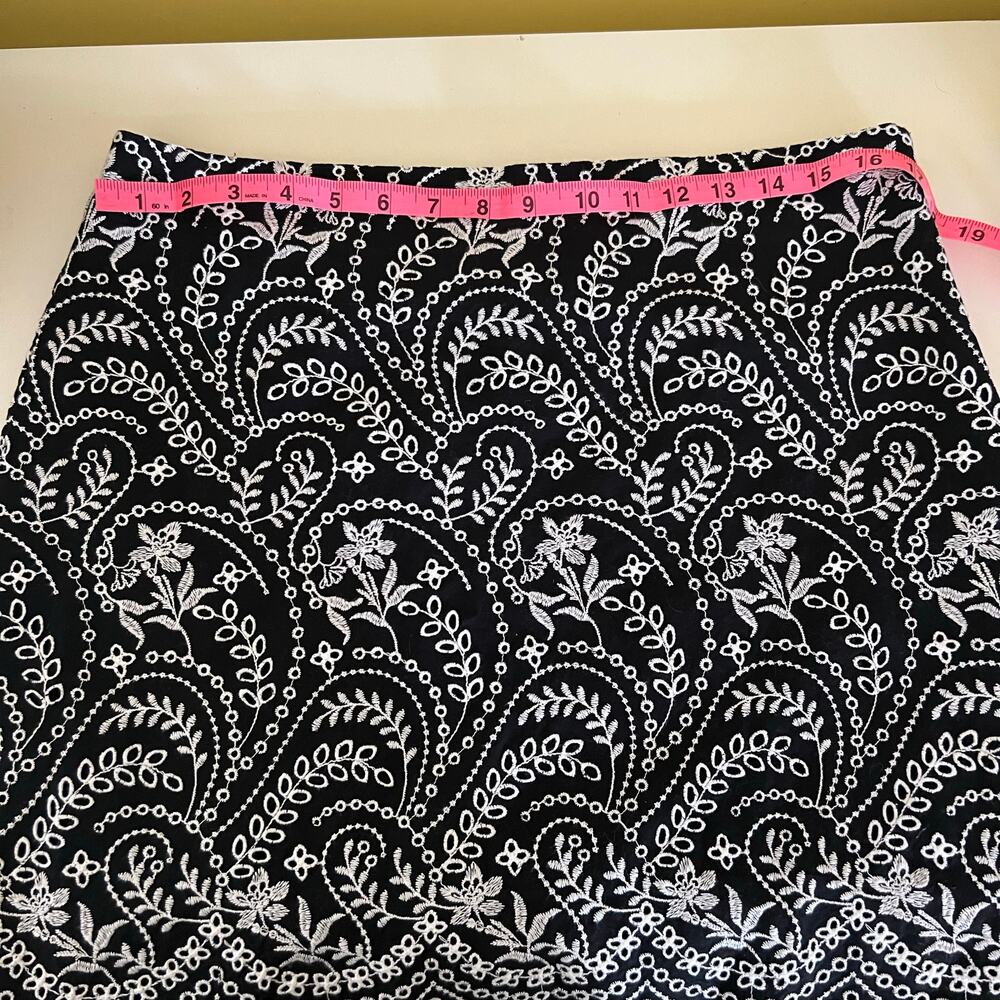 LOFT Women's Black & White Embroidered Scalloped Hem Skirt Size 10 Office Siren - Picture 6 of 9